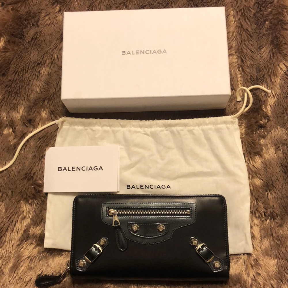 Black Balenciaga Wallet 😍